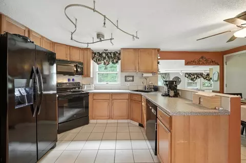 23 Saffron Cir, Springfield, MA 01129 photo 8