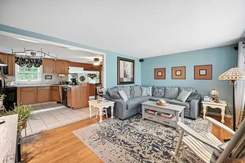 23 Saffron Cir, Springfield, MA 01129 photo 4
