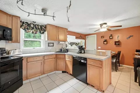 23 Saffron Cir, Springfield, MA 01129 photo 9