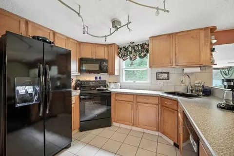 23 Saffron Cir, Springfield, MA 01129 photo 10