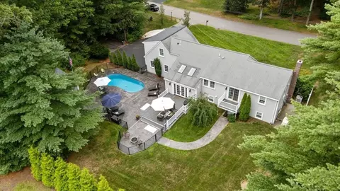 31 Delorenzo Dr, Duxbury, MA 02332