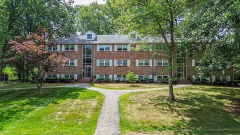50 Farrwood Ave #7, North Andover, MA 01845