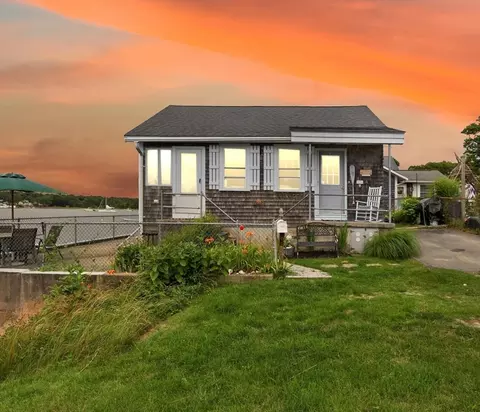 17 Blue Jay Ter, Wareham, MA 02571