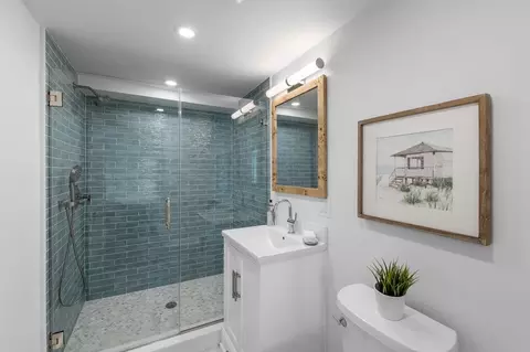 Bath - 95 Front St #6, Marblehead, MA 01945 photo 1 of 2