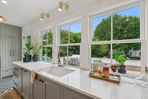 10 Milk # B, Newburyport, MA 01950