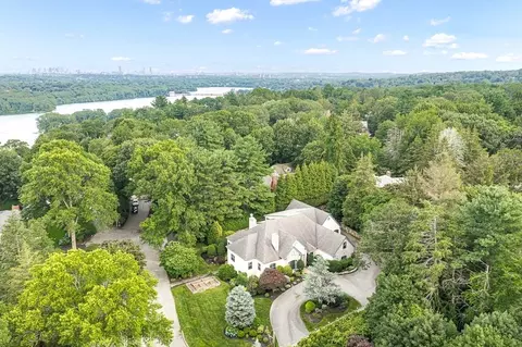26 Swan Rd, Winchester, MA 01890