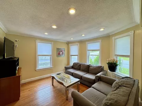 19 Forsberg St, Worcester, MA 01607 photo 2