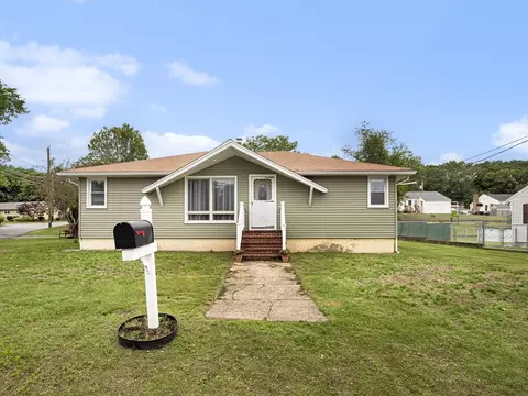 55 Oakhill Dr, Methuen, MA 01844