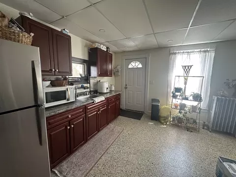 Kitchen - 1 Dayton Pl, Worcester, MA 01609 photo 2 of 3