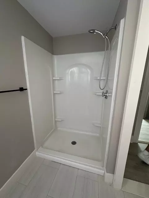 Bath - 1 Dayton Pl, Worcester, MA 01609 photo 2 of 3