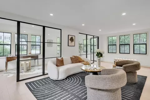 7 Oak Hill Dr, Arlington, MA 02474