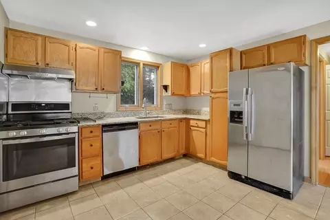 61 Caitlin Dr, Springfield, MA 01118 photo 9