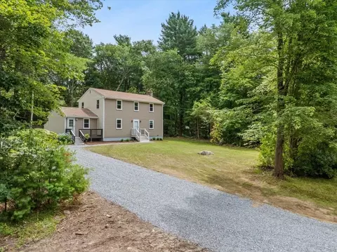 4 Simmons St, Freetown, MA 02702