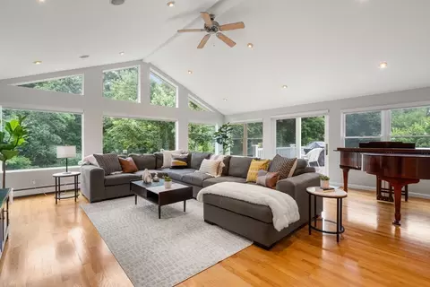 75 Smith Dr, Westwood, MA 02090