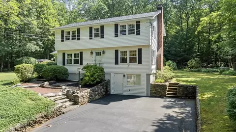 35 Ayers St, North Brookfield, MA 01535