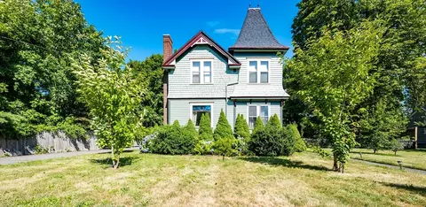 640 Gardners Neck Rd, Swansea, MA 02777
