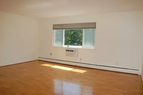 Living - 48 Will Dr #72, Canton, MA 02021 photo 3 of 4