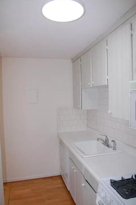 Kitchen - 48 Will Dr #72, Canton, MA 02021 photo 2 of 2
