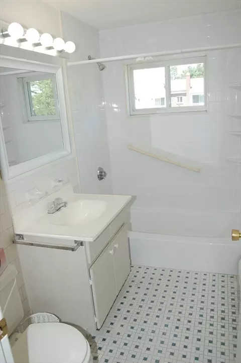 Bath - 48 Will Dr #72, Canton, MA 02021 photo 1 of 2