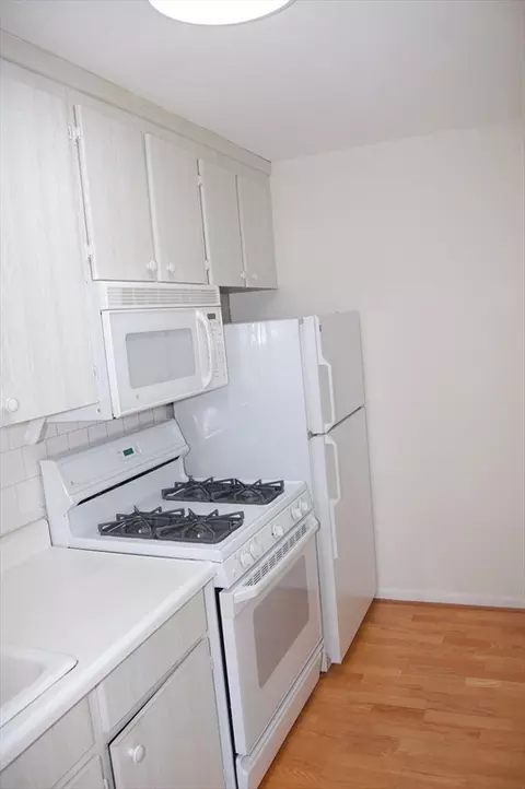 Kitchen - 48 Will Dr #72, Canton, MA 02021 photo 1 of 2