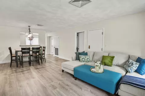 330 Sunderland Rd #2, Worcester, MA 01604