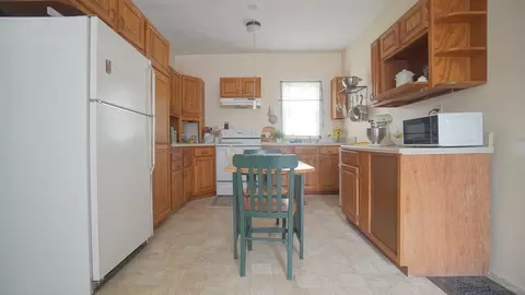 11 Spruce St, Springfield, MA 01105 photo 8