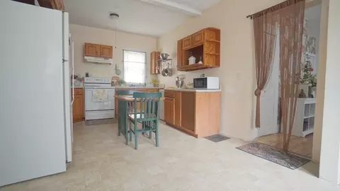 11 Spruce St, Springfield, MA 01105 photo 9