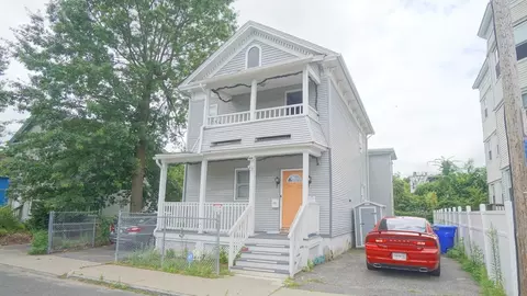 11 Spruce St, Springfield, MA 01105