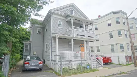 11 Spruce St, Springfield, MA 01105 photo 2