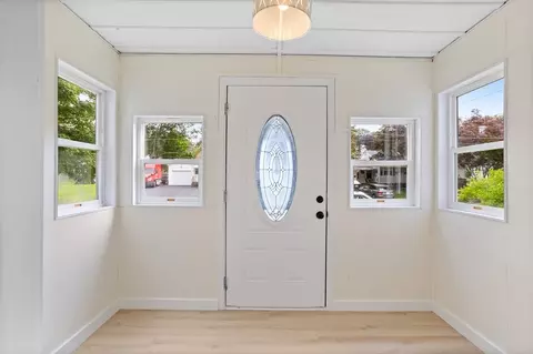 Entry Way - 22 Morris St, Webster, MA 01570 photo 2 of 3