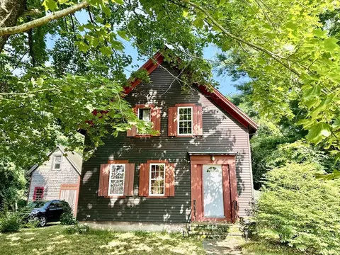 11 Elm St, Middleboro, MA 02346