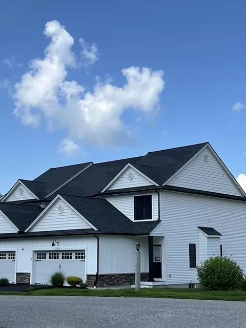 1 Compass Point Dr #55, Douglas, MA 01516