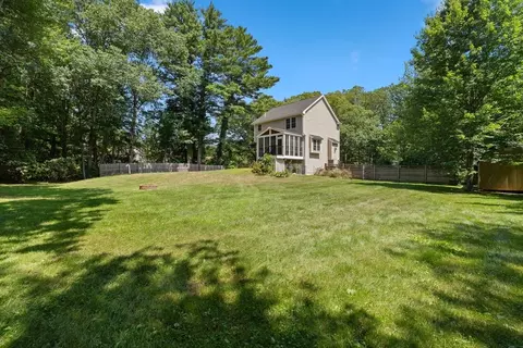 Exterior - 9 Bartlett St, Salisbury, MA 01952 photo 2 of 11