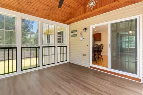 Exterior - 9 Bartlett St, Salisbury, MA 01952 photo 4 of 11
