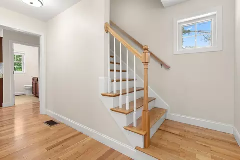 Entry Way - 9 Bartlett St, Salisbury, MA 01952 photo 2 of 2