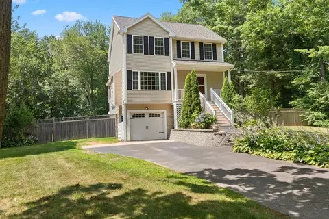 9 Bartlett St, Salisbury, MA 01952