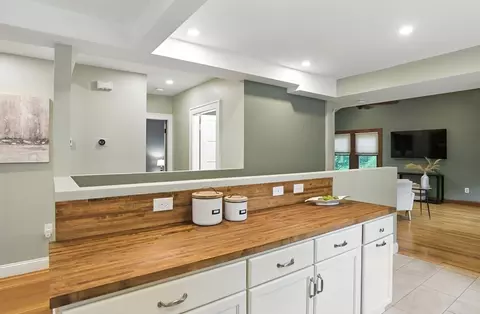 Kitchen - 10 Thorndike St, Reading, MA 01867 photo 4 of 6