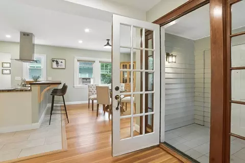 Entry Way - 10 Thorndike St, Reading, MA 01867 photo 2 of 7