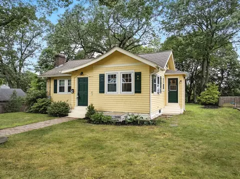 Exterior - 10 Thorndike St, Reading, MA 01867 photo 2 of 8