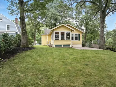 Exterior - 10 Thorndike St, Reading, MA 01867 photo 6 of 8