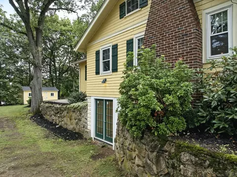 Exterior - 10 Thorndike St, Reading, MA 01867 photo 7 of 8