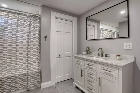 Bath - 10 Thorndike St, Reading, MA 01867 photo 2 of 2