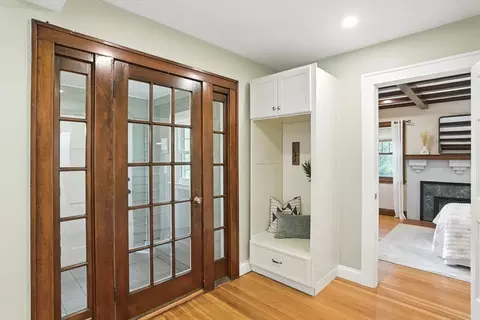 Entry Way - 10 Thorndike St, Reading, MA 01867 photo 3 of 7