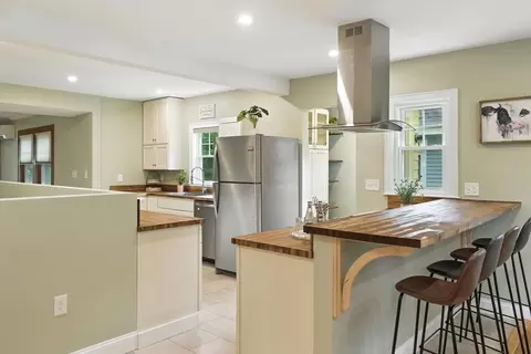 Kitchen - 10 Thorndike St, Reading, MA 01867 photo 6 of 6