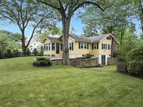 Exterior - 10 Thorndike St, Reading, MA 01867 photo 4 of 8