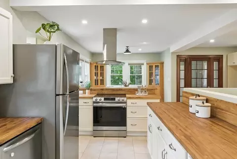 Kitchen - 10 Thorndike St, Reading, MA 01867 photo 3 of 6