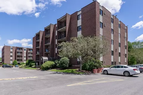 137 Franklin St #206, Stoneham, MA 02180