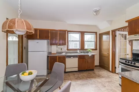 1090 Greendale Ave, Needham, MA 02492 photo 9