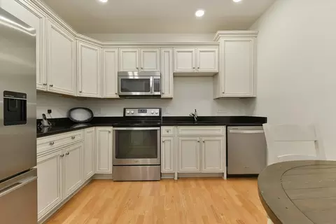 Kitchen - 57 Augustus Ct #1013, Reading, MA 01867 photo 2 of 3