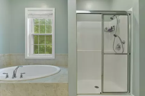 Bath - 57 Augustus Ct #1013, Reading, MA 01867 photo 2 of 3